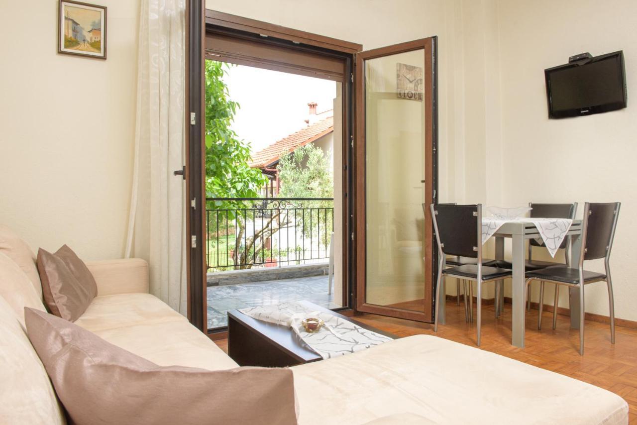 Dili Apartments Ієрісос Екстер'єр фото