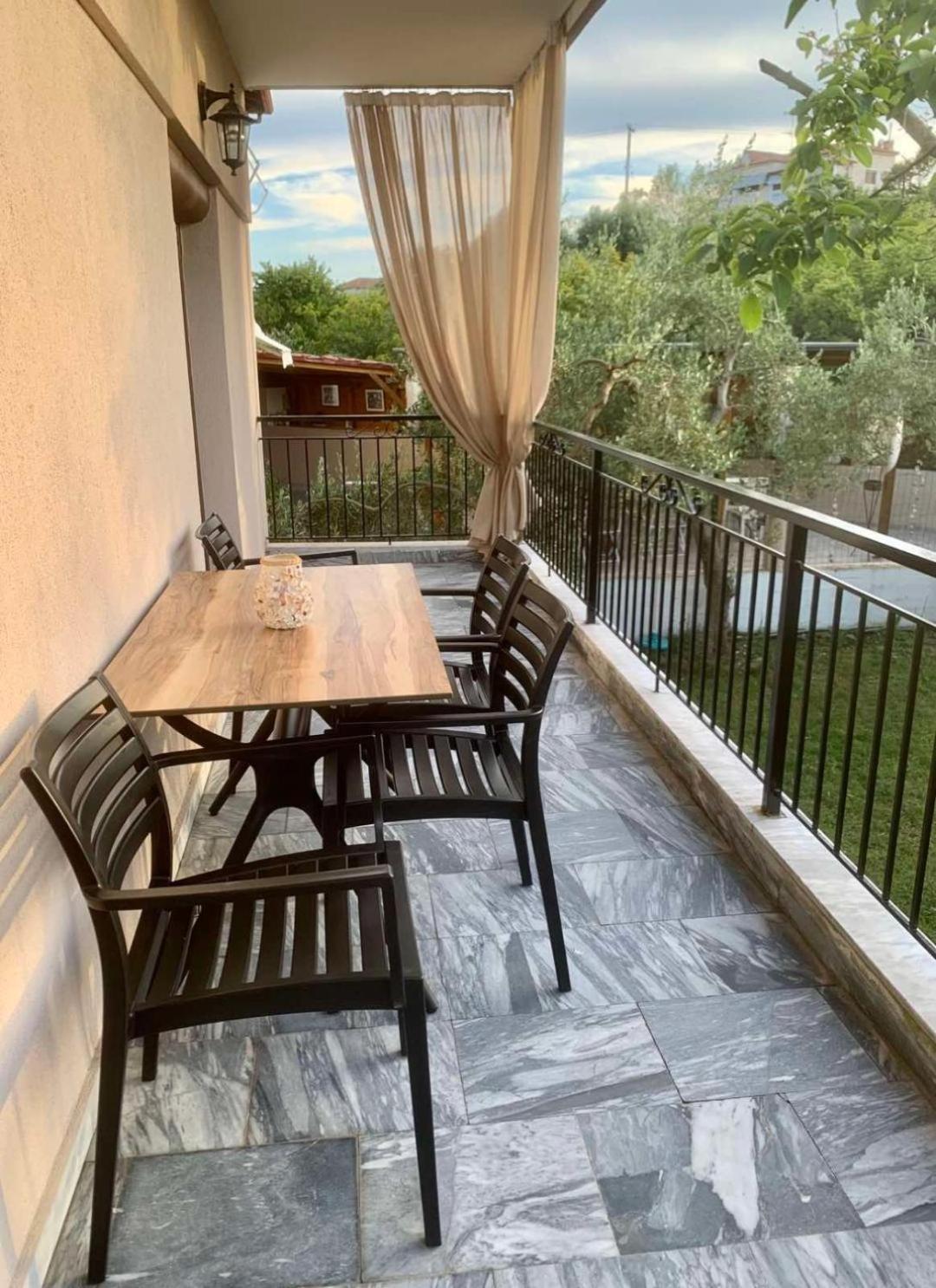 Dili Apartments Ієрісос Екстер'єр фото